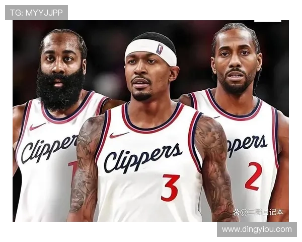 小吧观赛快船对阵鹈鹕主场赠送保罗快船10时期球衣给每位球迷